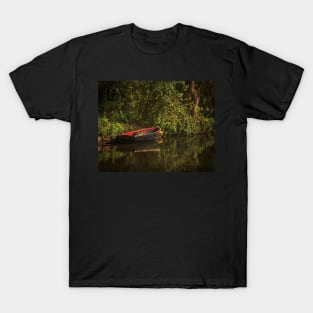 Dinghy On The Oxford Canal T-Shirt